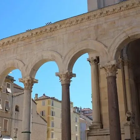 ホテル Inn Apartments Split